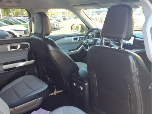 Used 2021 Ford Explorer XLT w/ Equipment Group 202A AWD/4WD image 13