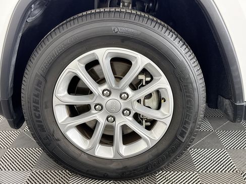 Used 2021 Jeep Grand Cherokee Laredo RWD image 36