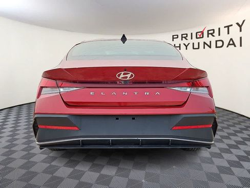 Used 2024 Hyundai Elantra SEL FWD image 5