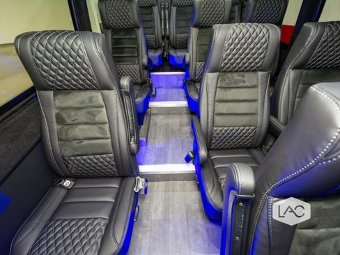 Used 2024 Mercedes-Benz Sprinter 3500 image 28