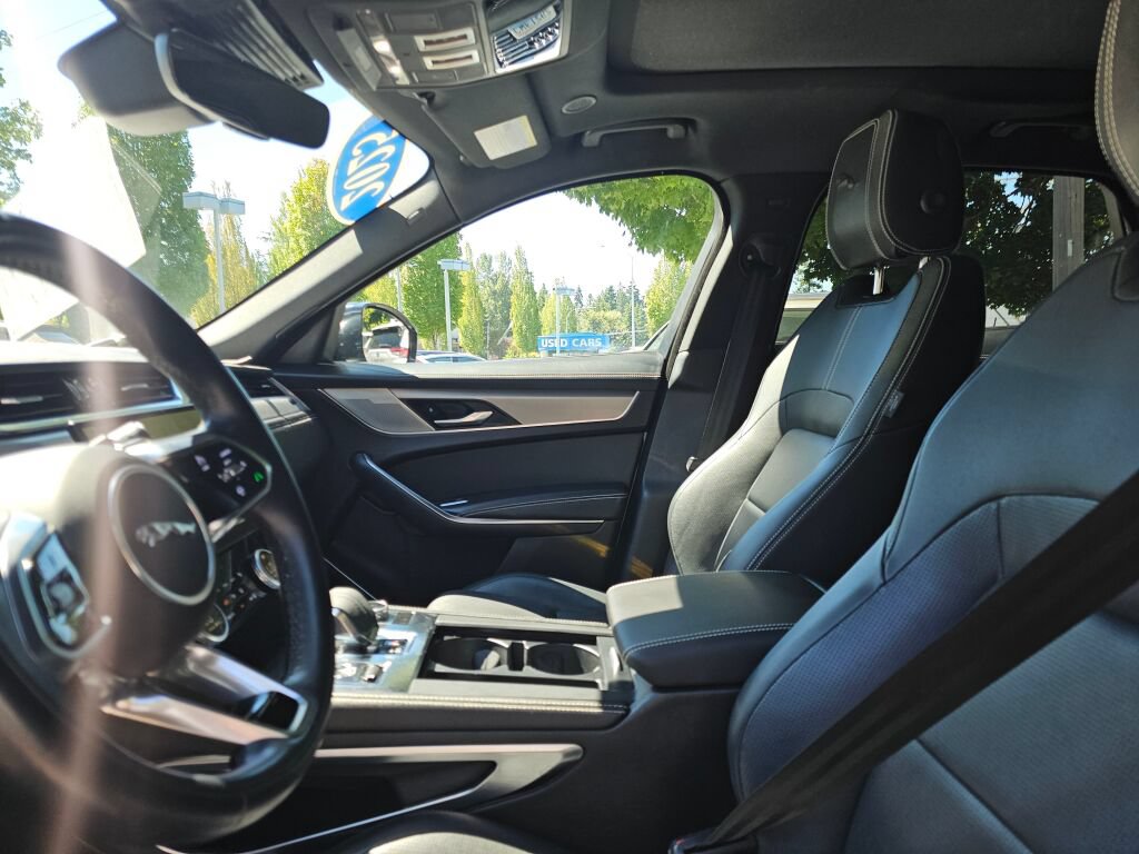 Used 2025 Jaguar F-PACE R-Dynamic S AWD/4WD image 25