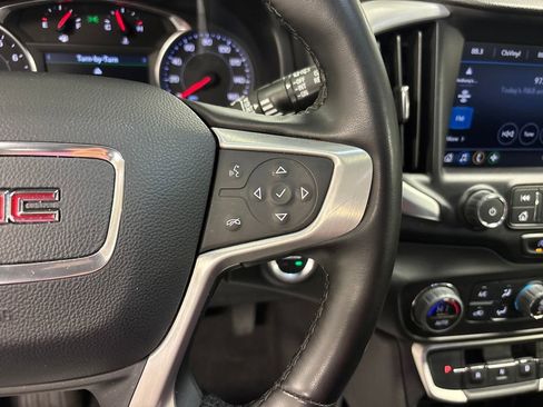 Certified 2024 GMC Terrain SLT image 33