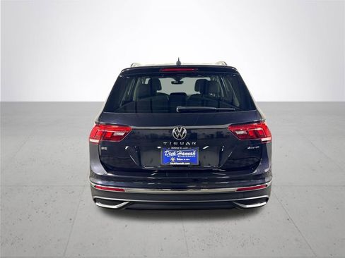 Used 2022 Volkswagen Tiguan SE w/ Panoramic Sunroof Package image 7
