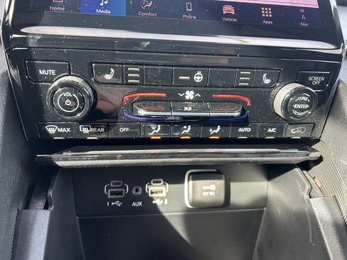 New 2025 Jeep Grand Cherokee L Limited image 24