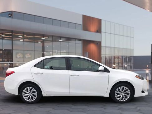 Used 2018 Toyota Corolla LE image 4