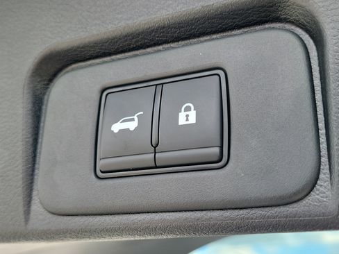 Certified 2025 Nissan Rogue SV FWD image 7