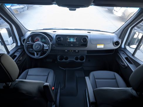 New 2024 Mercedes-Benz Sprinter 2500 w/ Acoustic Package image 10