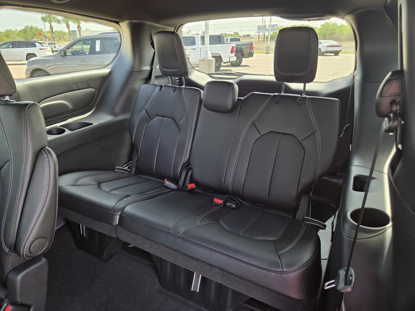 New 2026 Chrysler Pacifica Select FWD image 21