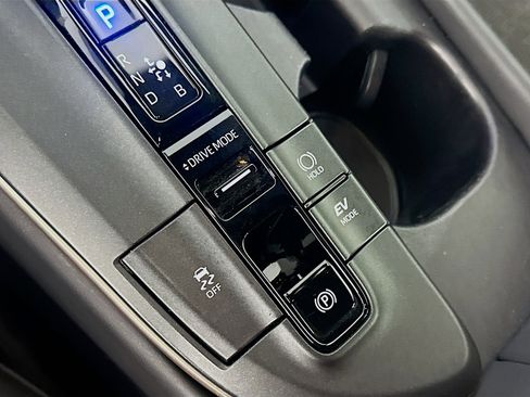 Used 2023 Toyota Crown XLE image 25