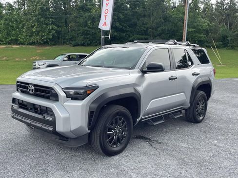 Used 2025 Toyota 4Runner SR5 AWD/4WD image 5