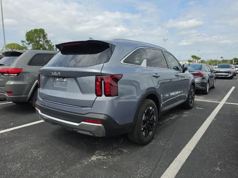 Certified 2025 Kia Sorento S FWD image 16