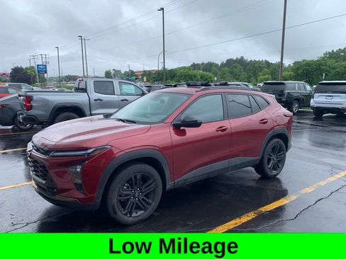 Used 2024 Chevrolet Trax ACTIV w/ Driver Confidence Package FWD image 1