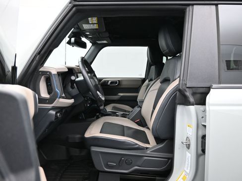 Used 2023 Ford Bronco Wildtrak AWD/4WD image 9