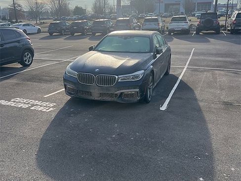 Used 2016 BMW 750i xDrive image 10