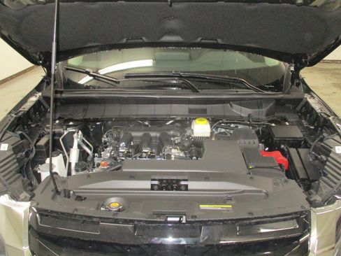 New 2025 Nissan Pathfinder SL image 11