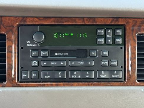 Used 1999 Lincoln Town Car Signature image 5