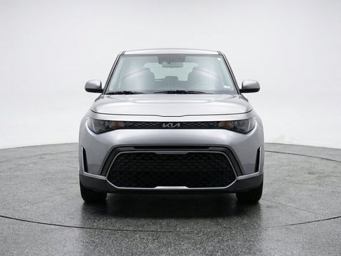 Used 2025 Kia Soul LX w/ LX Technology Package FWD image 2