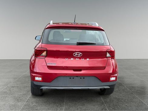 Used 2023 Hyundai Venue Limited w/ Cargo Package FWD image 5