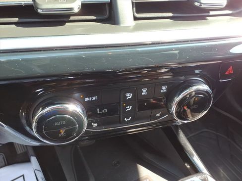 Used 2024 Chevrolet Trax RS w/ Sunroof Package image 15