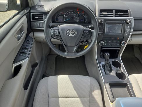 Used 2015 Toyota Camry LE FWD image 14