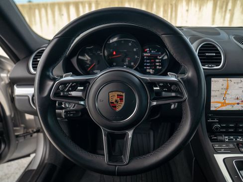 Used 2018 Porsche 718 Cayman RWD image 22