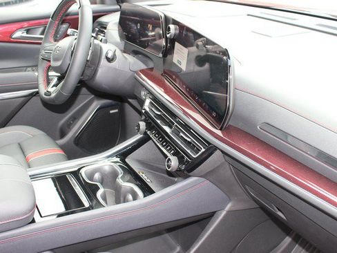 Used 2026 Chevrolet Traverse RS w/ LPO, Floor Liner Package AWD/4WD image 19