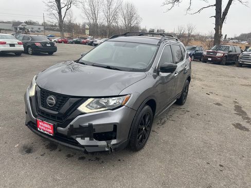 Used 2018 Nissan Rogue SV w/ Premium Package FWD image 1