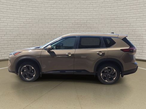 Used 2024 Nissan Rogue SV w/ SV Premium Package FWD image 8