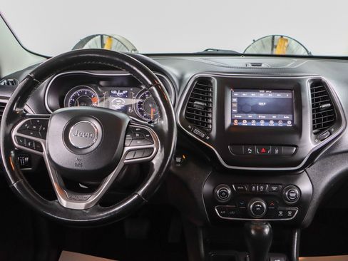 Used 2021 Jeep Cherokee Latitude Plus FWD image 17