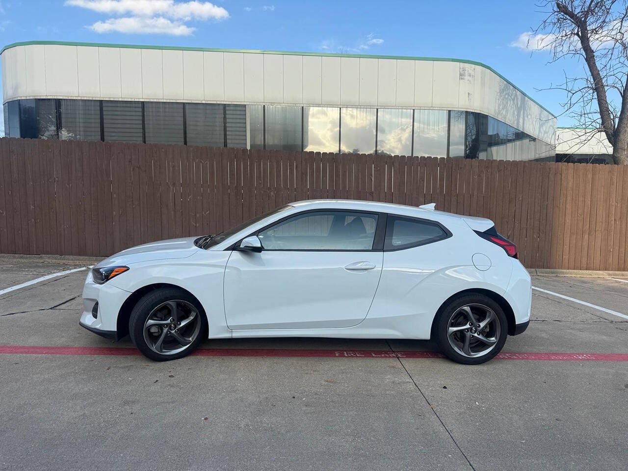 Used 2019 Hyundai Veloster 2.0 FWD image 3
