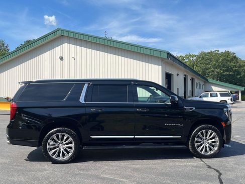 Used 2021 GMC Yukon XL Denali w/ Denali Premium Package AWD/4WD image 6