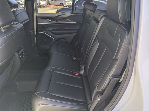 New 2025 Jeep Grand Cherokee Limited w/ Trailer Tow Package AWD/4WD image 25
