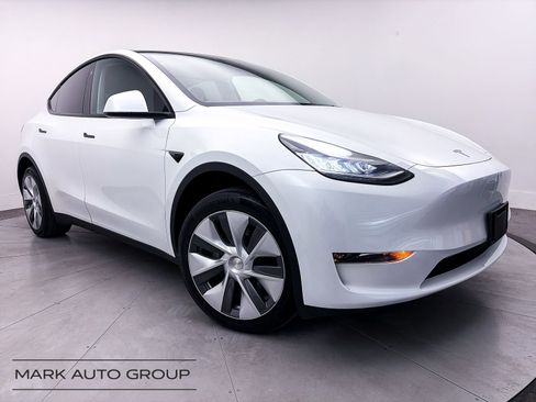 Used 2023 Tesla Model Y Long Range AWD/4WD image 12