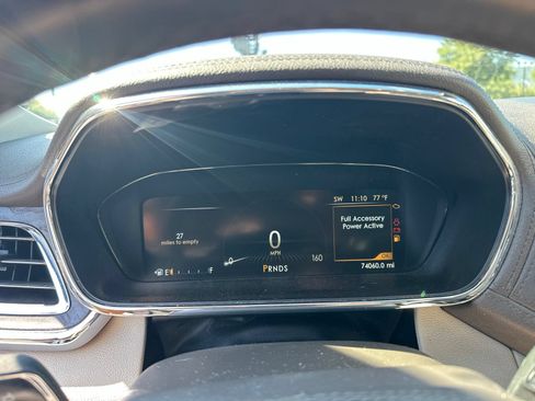 Used 2017 Lincoln Continental Select w/ Climate Package AWD/4WD image 10