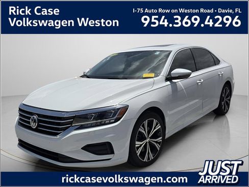 Used 2021 Volkswagen Passat 2.0T SE FWD image 1