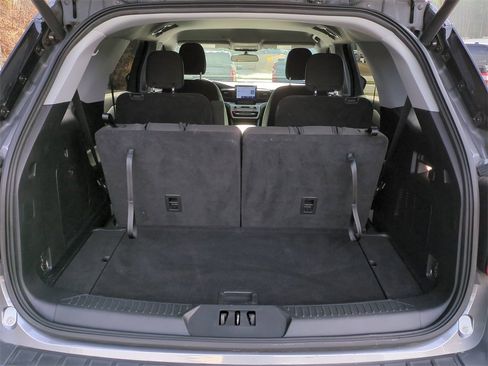 Certified 2022 Ford Explorer XLT w/ Class IV Trailer Tow Package image 13