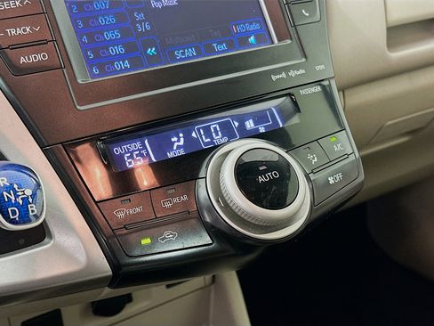 Used 2013 Toyota Prius V Three image 22