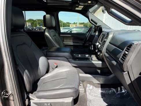 Used 2018 Ford Expedition Limited w/ Equipment Group 301A AWD/4WD image 26