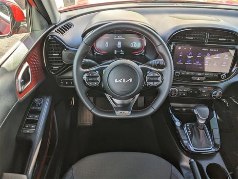 Certified 2025 Kia Soul GT-Line image 21