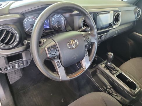 Used 2019 Toyota Tacoma TRD Off-Road AWD/4WD image 9