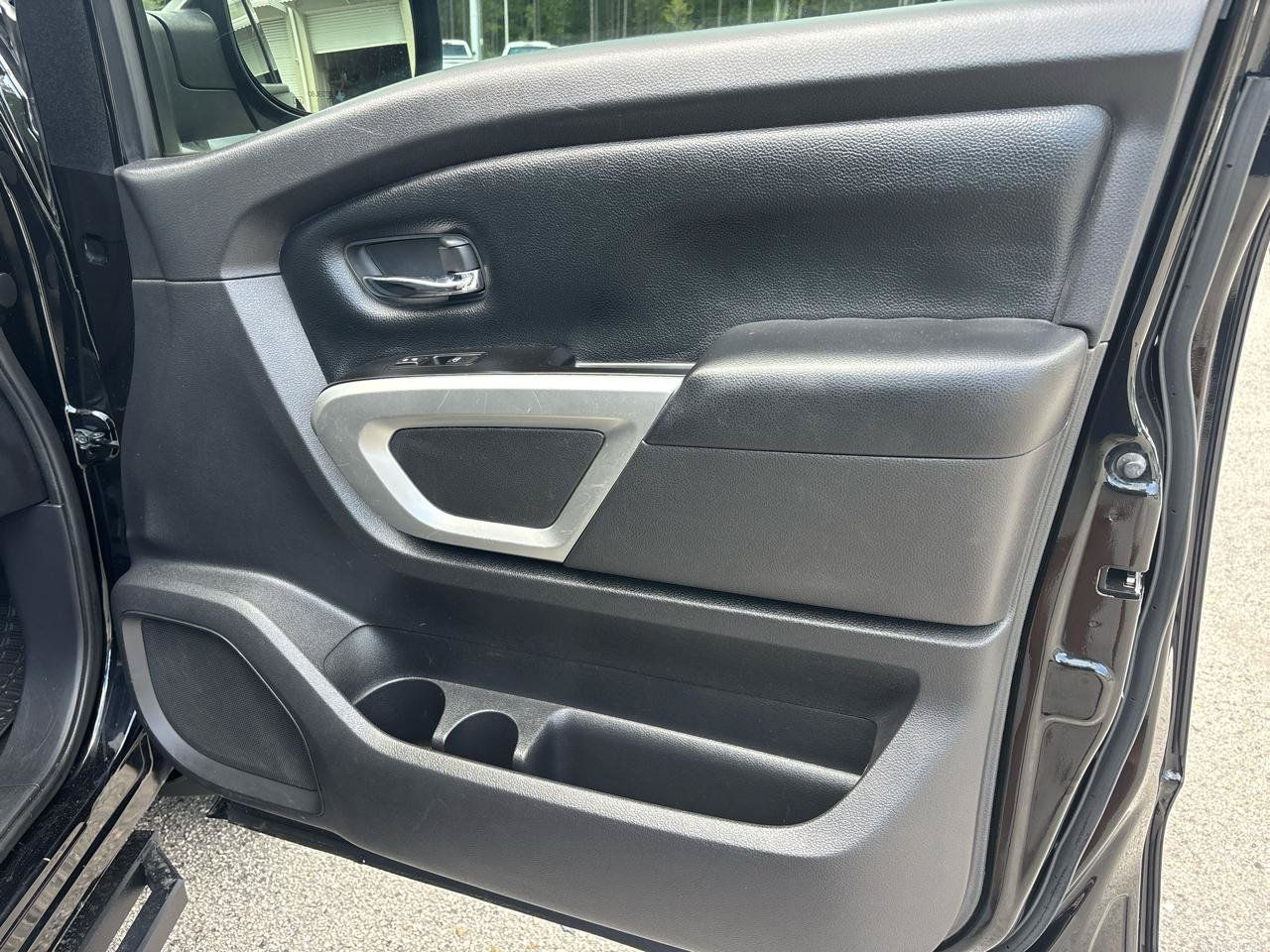 Used 2018 Nissan Titan SV RWD image 15