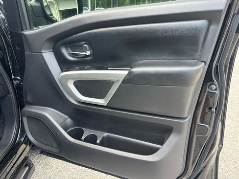 Used 2018 Nissan Titan SV RWD image 15