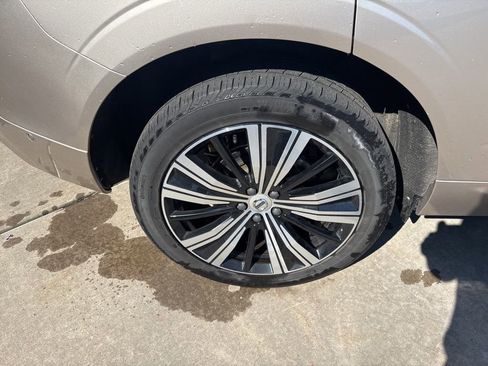 Used 2023 Volvo XC60 B5 Plus w/ Climate Package AWD/4WD image 13