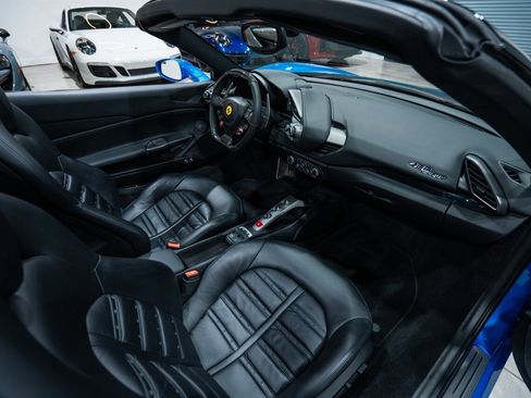 Used 2017 Ferrari 488 Spider RWD image 33