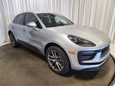 Used 2025 Porsche Macan image 29