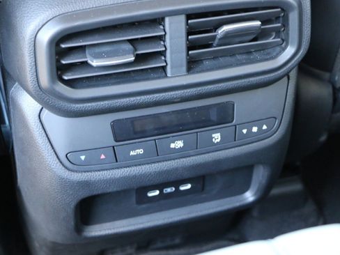Used 2025 Honda Pilot EX-L image 33