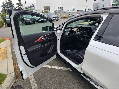 Used 2025 Chevrolet Equinox EV RS w/ Active Safety Package 3 AWD/4WD image 18