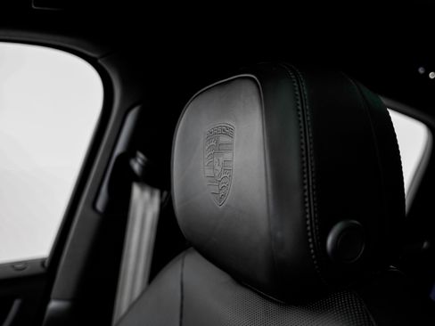 Used 2023 Porsche Cayenne Platinum Edition image 16