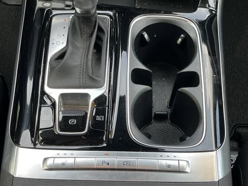 Used 2022 Kia Carnival EX FWD image 7