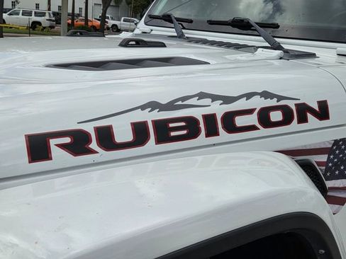 Used 2022 Jeep Wrangler Unlimited Rubicon w/ LED Lighting Group AWD/4WD image 11